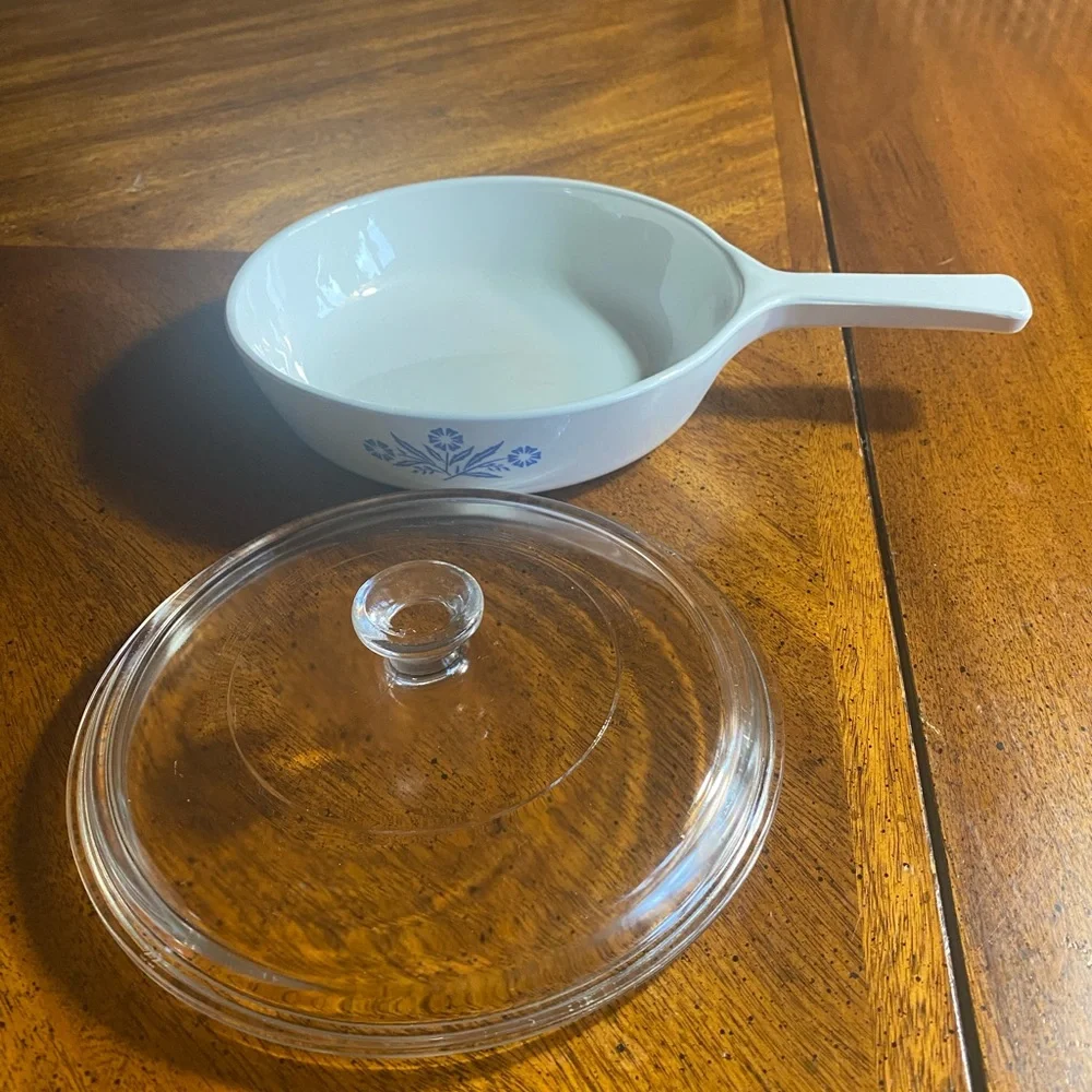 Corningware Cornflower 6.5”Skillet w/ Pyrex Lid